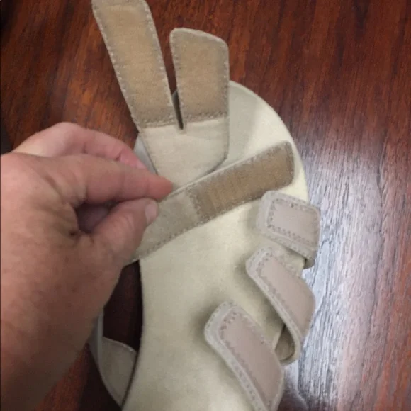 Vionic Tan/Cream W9 3 Adjustable Straps - Picture 7 of 9